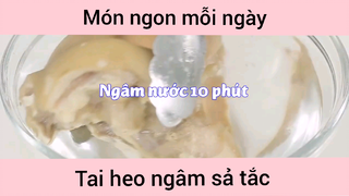 Tai heo ngâm xả tắc