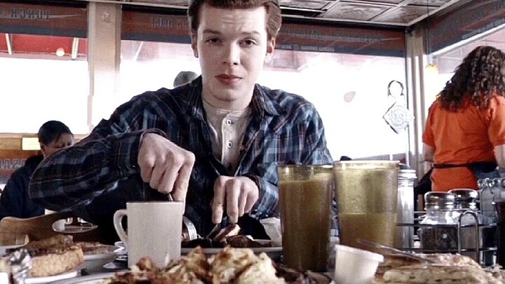 Cameron Monaghan: The Joker also has a soft side. What's it like dating him?
