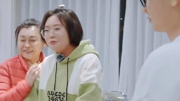 Meng Ziyi’s mom is the No. 1 celebrity stalker in China’s entertainment industry—she fans over every