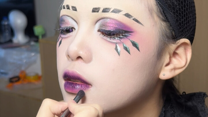 I heard this is makeup artists’ “driving test”?