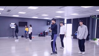 [ليو ياو وين] [رقصة غلاف أغنية "دم ودموع" من BTS] أنا معجبة جدًا بليو وانزي هذه الأيام. إنه "متوحش" 