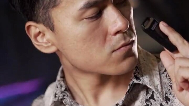 Thần xe ư? Không đâu, ta là chiếc xe tăng già màu vàng của thành phố núi!