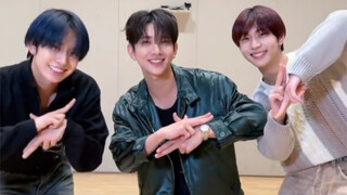 ENHYPEN's Lee Hee-seung and Yang Jung-won X SEVENTEEN's Hong Ji-soo's God of Music Dance Challenge!