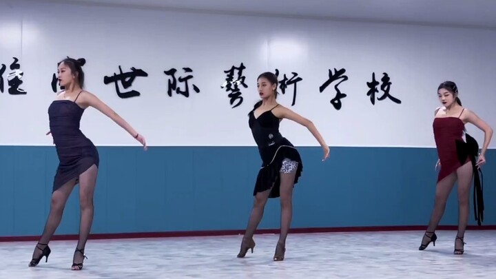 三大美女演绎赏心悦目的拉丁舞，舞美人更美，看醉了