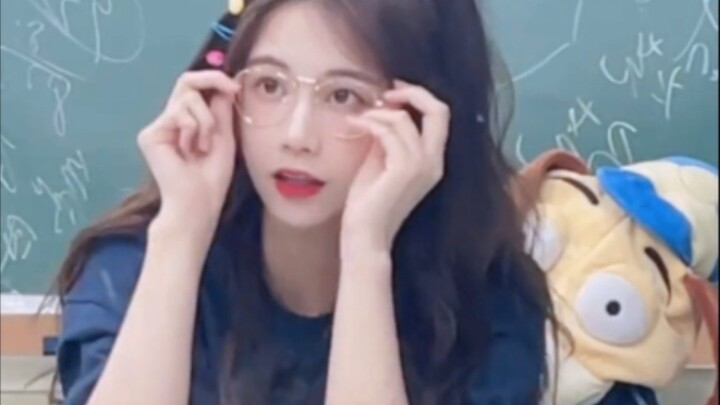 “Aku dan kamu, nggak ada yang perlu dibahas selain soal cinta”