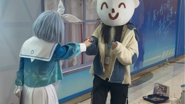 The scumbag Arona who snatched Sensei’s card