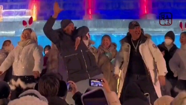 Địa điểm nhảy disco tại Thế giới Băng tuyết Cáp Nhĩ Tân: Chàng trai tự tin quá đà khiến cả “anh Hai 