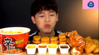 Mukbang mì cay, đùi gà chiên và bánh  #anngon