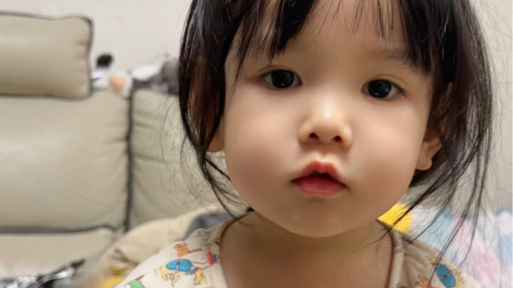 Ini pasti putri yang diinginkan setiap ayah—lembut dan manis banget!