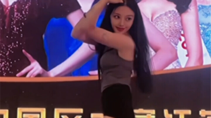 I went to Miss Universe and advanced to the dance of Donot touch