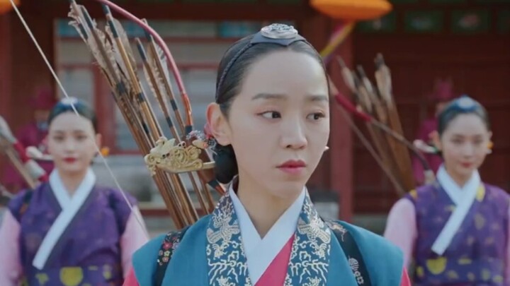 Ancient Real People Playing PUBG, Hilarious Time-Slip Korean Drama "Queen Cheorin"