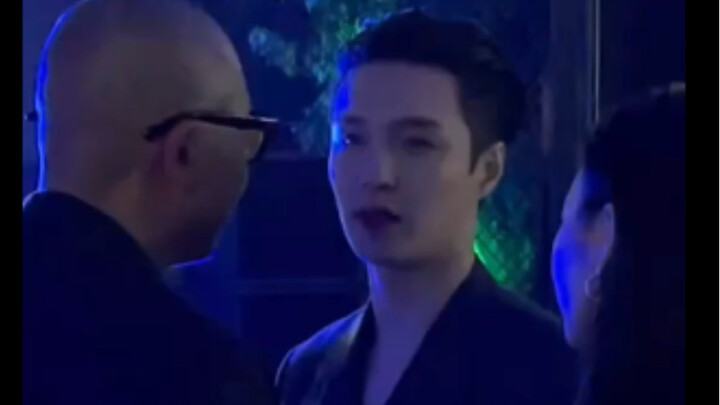 【จางอี้ซิง】CEO ผู้ครองวงการบันเทิงได้อย่างเหนือชั้น นี่แหละเสน่ห์ของผู้ชายที่โตเป็นผู้ใหญ่ ผมชอบมาก 