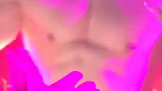 男模美食节，大家都在呼吁摸腹肌真美味~