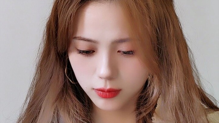 واعٍ للواقع، رافض للغموض العاطفي