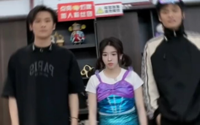 โปรดแสดงความคิดเห็นและดูว่าใครเต้นได้ดีกว่ากัน?