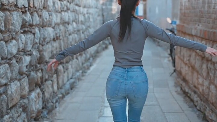 Those heart-warming jeans sisters "75"