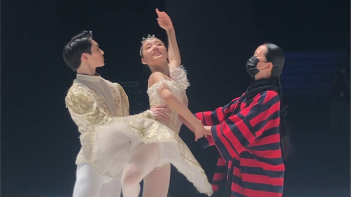 当几位大师都在给你抠动作