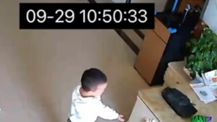 Kakek meninggal sebulan setelah bayi lahir; saat bermain, cucu berusia 2 tahun tiba-tiba berteriak: 