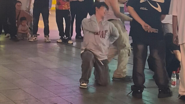 Chongqing sungguh semarak.