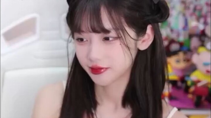 A maid's hairstyle still looks better~