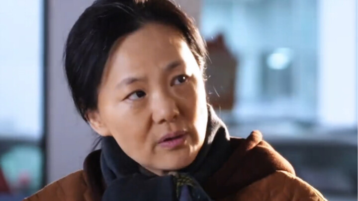 Bibi 55 tahun beri pelajaran kepada sales pria di dealer 4S: Siapa bilang perempuan harus duduk di k