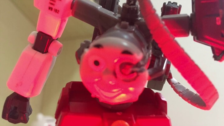 [Stop-motion animation] Gundam vs. the cult classic Thomas 2. Thomas demolishes Guncannon and then m