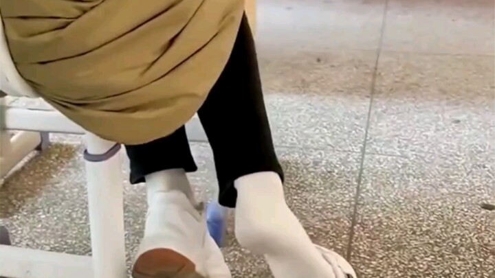 New Method for Passing Notes in College Classrooms