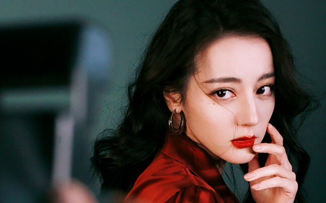 【Dilraba / Red Carpet】Forget your girly, fair-and-delicate vibe—this diva is here to wield her beaut