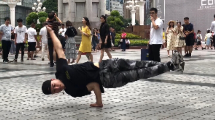 Vacation Street Dance Showout in the Wild — Let’s Hustle, Bro! You’re Already Cool Anyway!