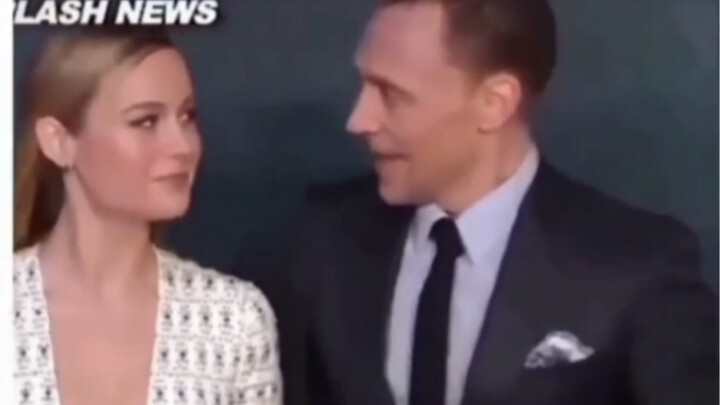 Tom Hiddleston caught peeking—hahaha!