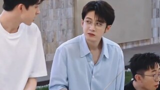 Miệng của Tan Jianci bay về phía trước trong khi não anh ta đuổi theo phía sau