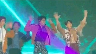 พวกคุณเข้าใจการแต่งท่าเต้นจริงๆ ขำตายแล้ว ฮ่าฮ่าฮ่าฮ่าฮ่า