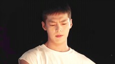 [Li Yun] The black-skinned muscular man with a short haircut was moved to tears.