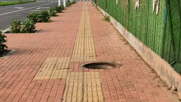 ฉันขอเรียกร้องอย่างจริงจัง: โปรดอย่าใช้ทางเดินคนตาบอดโดยไม่จำเป็น คืนทางเดินคนตาบอดให้กับพวกเขา!