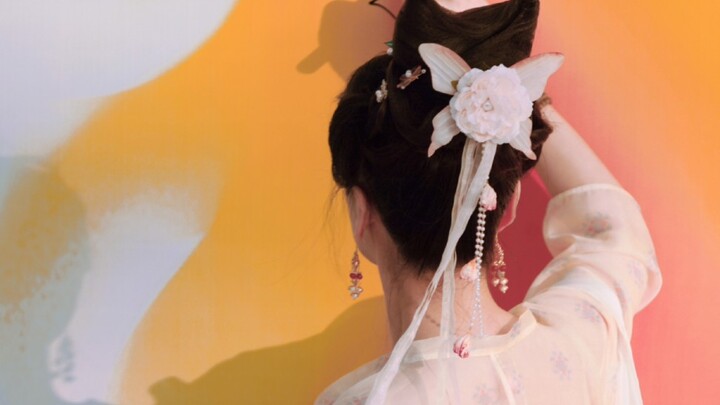 On this red carpet, the two Hanfu-clad ladies totally stole the show: Xu Jiao and Lou Yixiao at the 