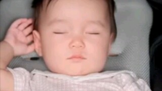 010.Reborn as 1-year cutie Uses mind voice save love-blind mom defeats scum becomes family's darling
