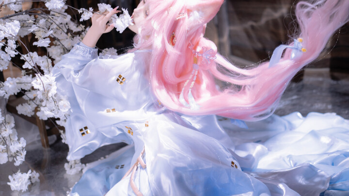 It took me half a year and over 5,000 yuan to complete Hongxue’s C‑set… The anime world keeps puttin