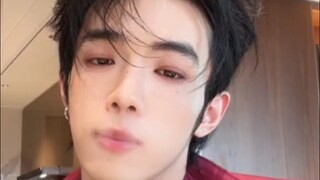 “北京通讯录大哥连麦，被帅哥主播粗口整爽了”主播：大家语言温柔点，大哥男朋友都很优质的，可能比你们吃得好