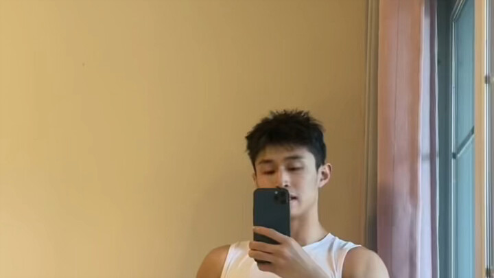 شاب طوله 175 سم وزوجته طولها 185 سم