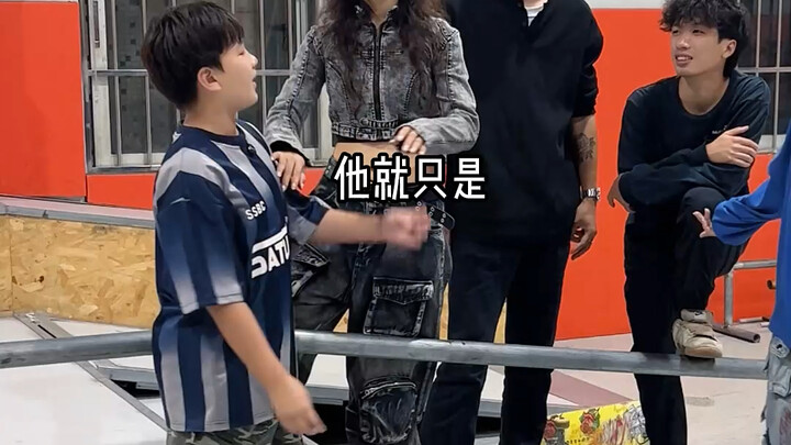 两个人各出一个动作，问我能不能把他们的组合起来？放马过来吧！