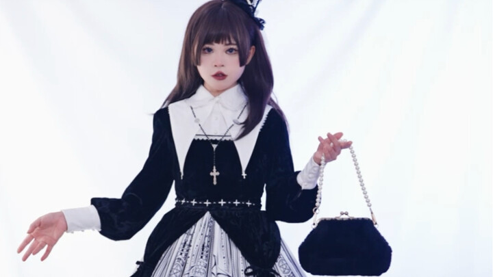 This dark Lolita actually has some special meaning!