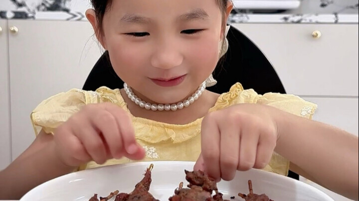 Hôm nay mời chị đến làm trợ thủ