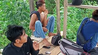 kemarin di Kalimantan ngumpul semua mau pulang habis kerja penghijauan