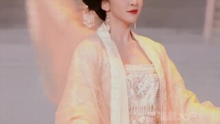 一 曲 惊 鸿