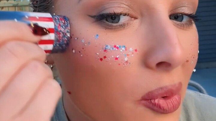 Overseas Influencer Marketing | A Beauty Blogger Overseas Tests the Glitter Loose Powder Stick! When