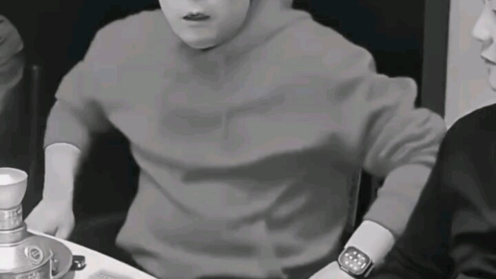 Di sekolah aku cuma ngeluh ke orang-orang kayak gini aja