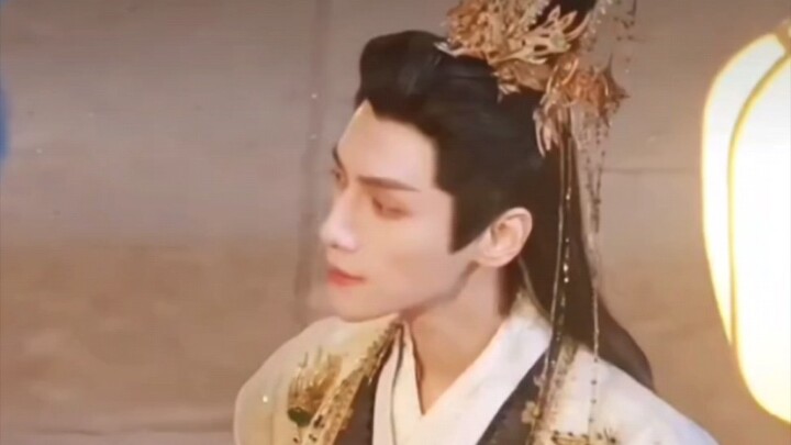 大师你什么来头？把我家唐俪辞是甩吐血了？