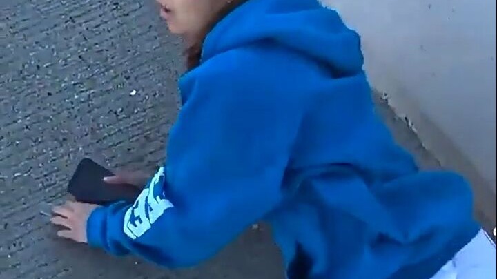 คลิปเหตุการณ์จริงสาวต่างชาติประสบอุบัติเหตุรถชน ไปดูปฏิกิริยาของเธอกัน!