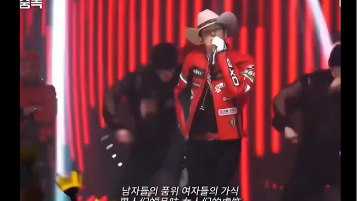 شعرت للحظة أن هذه المساحة الفارغة مخصصة لتوب فقط 😂