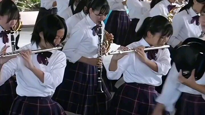 ชีวิตเล็กๆ: ทำไมถึงเปร่งประกายในภาพยนตร์ ละครเวที และอนิเมะ แต่กลับขี้อายและอึดอัดในชีวิตจริง?